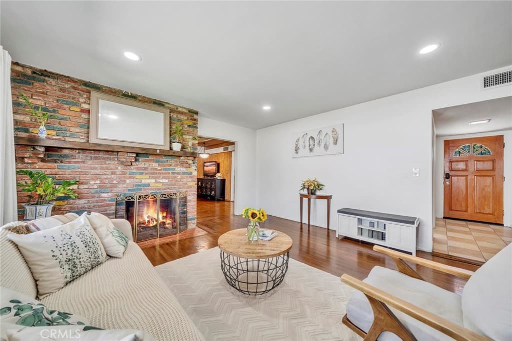 Home at 614 S Acacia, West Covina — photo 6 of 12