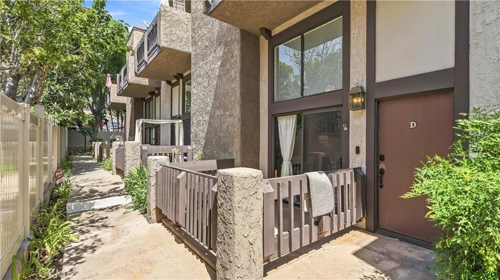 Condo at 1919 Huntington Drive B, Duarte — photo 3 of 12
