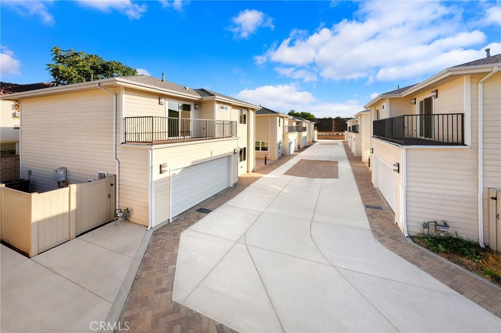 Home at 638 W Grand Avenue, Pomona — photo 5 of 12