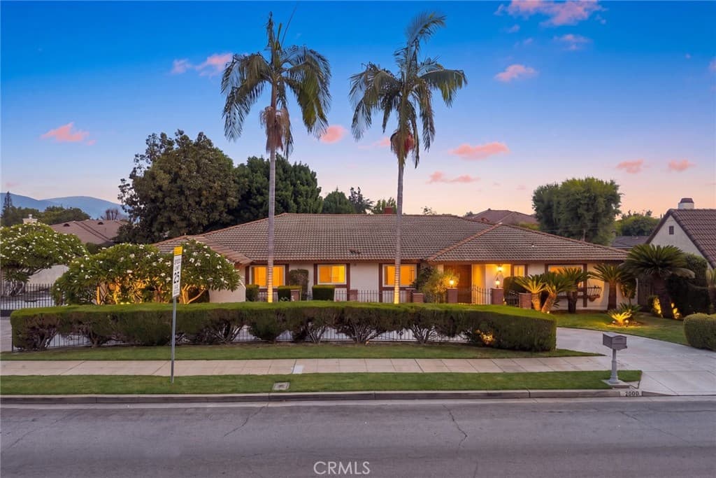 Home at 2000 Holly, Arcadia — photo 1 of 3