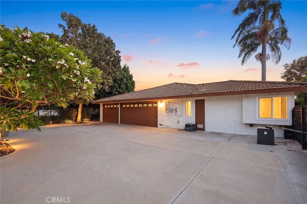 Home at 2000 Holly Avenue, Arcadia — photo 4 of 12