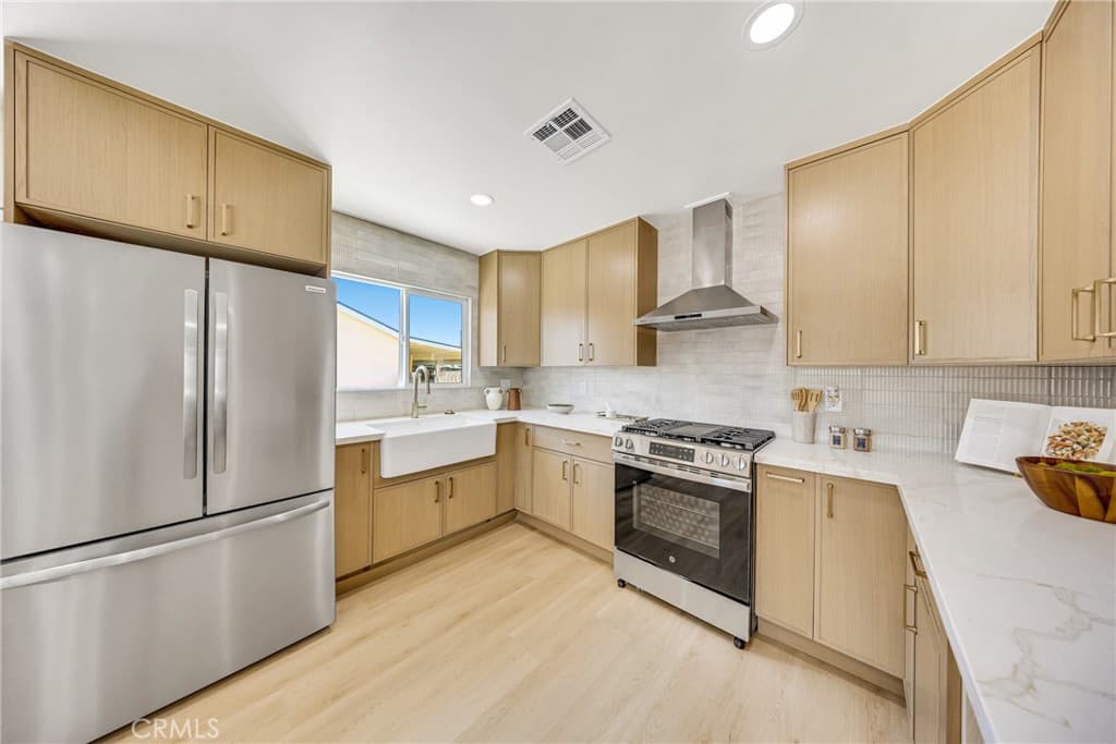 Home at 2139 Wesleygrove Avenue, Duarte — photo 3 of 12