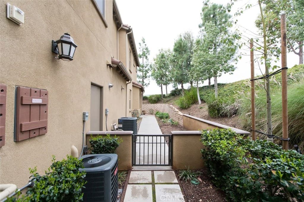 Townhouse at 965 Sweetbriar Lane A, Azusa — photo 4 of 12