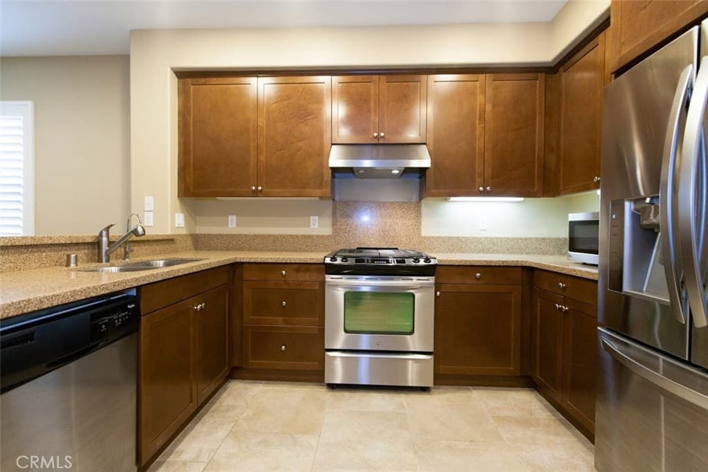 Townhouse at 965 Sweetbriar Lane A, Azusa — photo 9 of 12