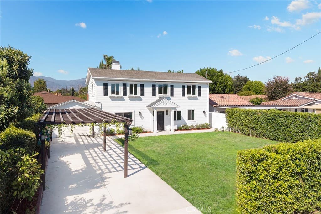 Home at 2335 S 6th, Arcadia — photo 4 of 12