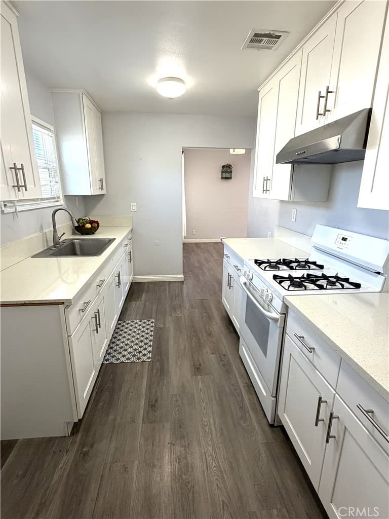 Home at 824 Meeker Avenue, La Puente — photo 8 of 12