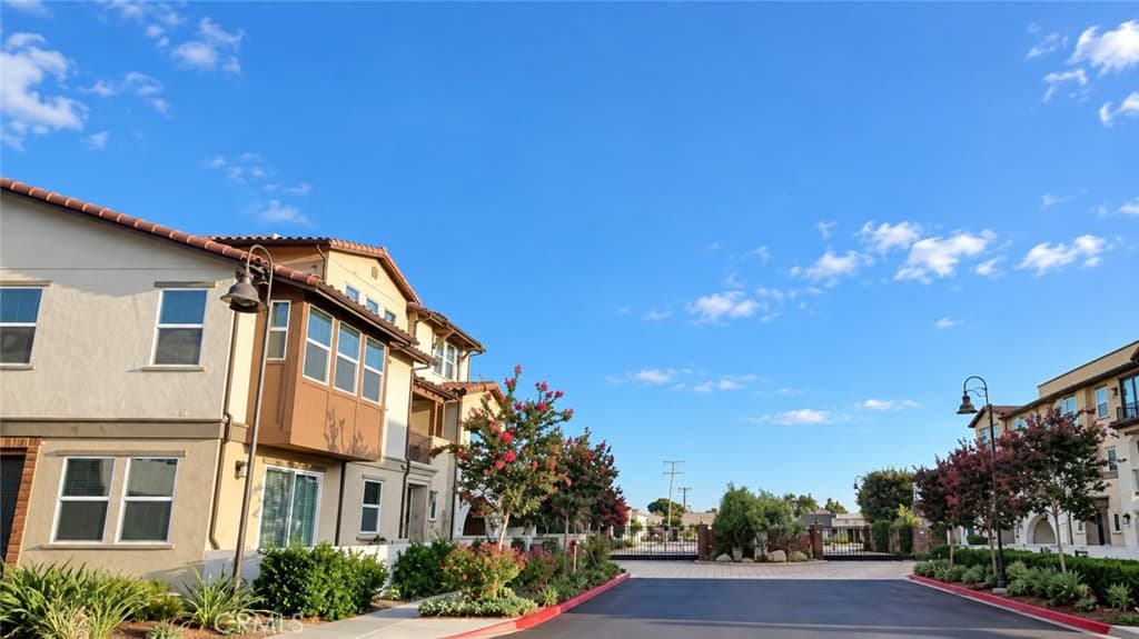 Townhouse at 631 W Foothill 26, Glendora — photo 4 of 12