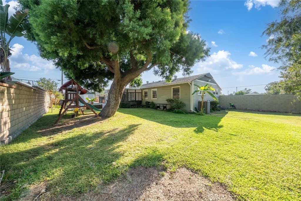 Home at 1106 S Lark Ellen, West Covina — photo 4 of 12