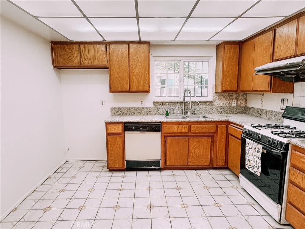 Condo at 11226 Elliott B, El Monte — photo 6 of 12