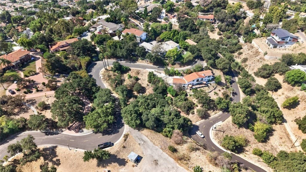 Home at 943 Hillcrest Drive, Pomona — photo 11 of 12