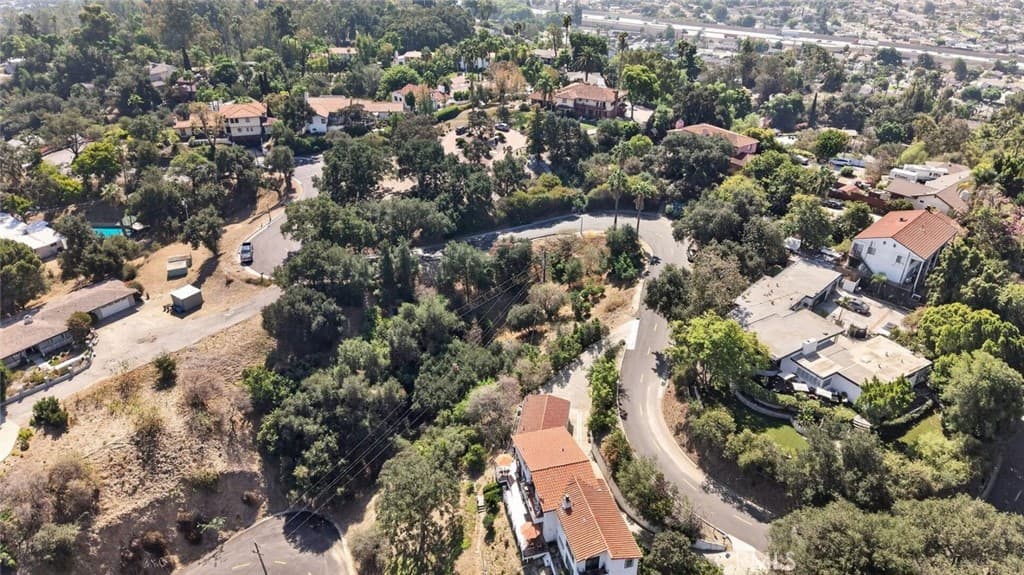 Home at 943 Hillcrest Drive, Pomona — photo 5 of 12