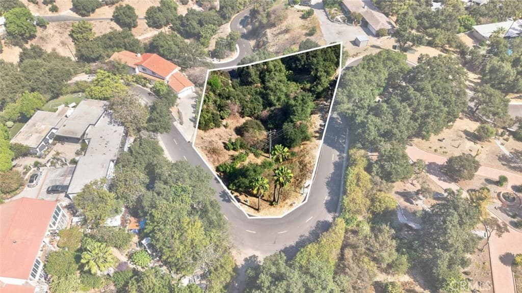 Home at 943 Hillcrest Drive, Pomona — photo 9 of 12