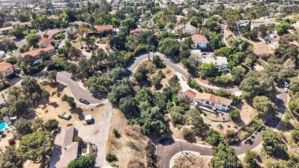 Home at 943 Hillcrest Drive, Pomona — photo 10 of 12