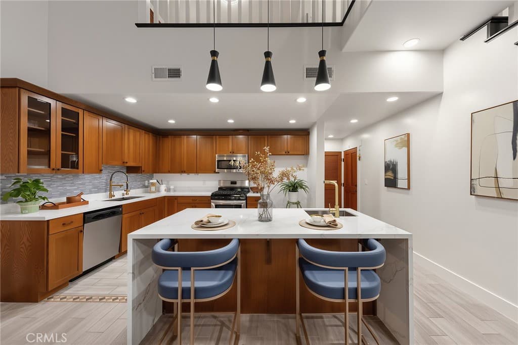 Condo at 142 N Vermont B, Glendora — photo 5 of 12