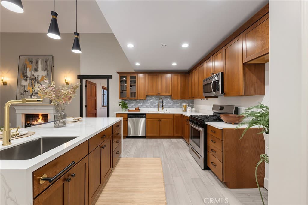 Condo at 142 N Vermont B, Glendora — photo 6 of 12