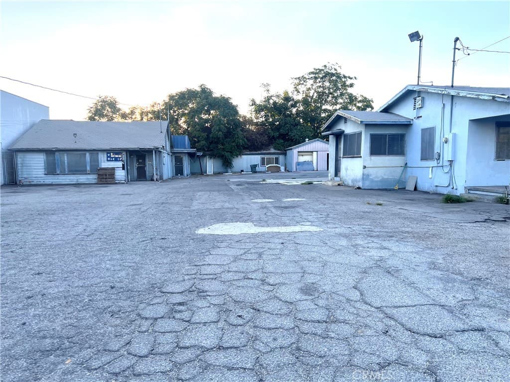 Commercial at 2219 Lee Avenue, South El Monte — photo 1 of 3