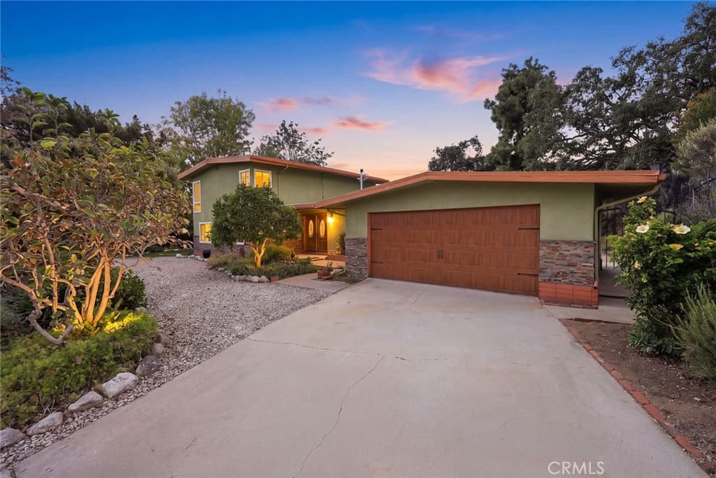 Home at 281 Spinks Canyon, Duarte — photo 2 of 12