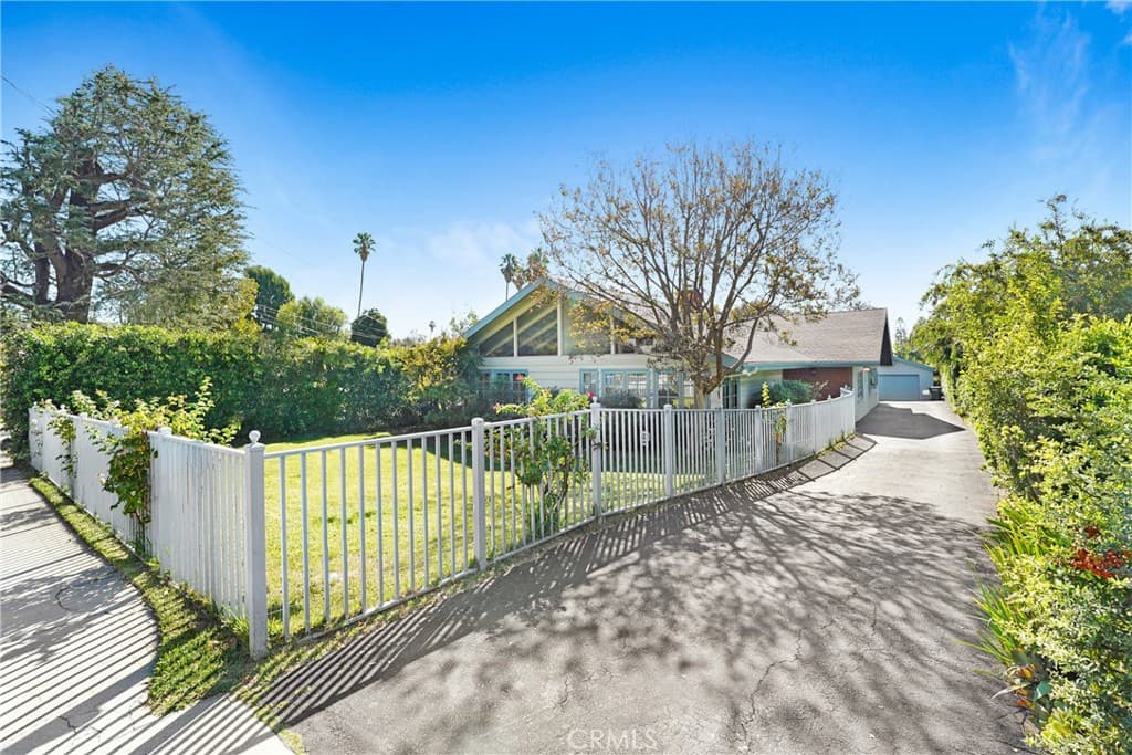 Home at 440 Manzanita Avenue, Sierra Madre — photo 2 of 12