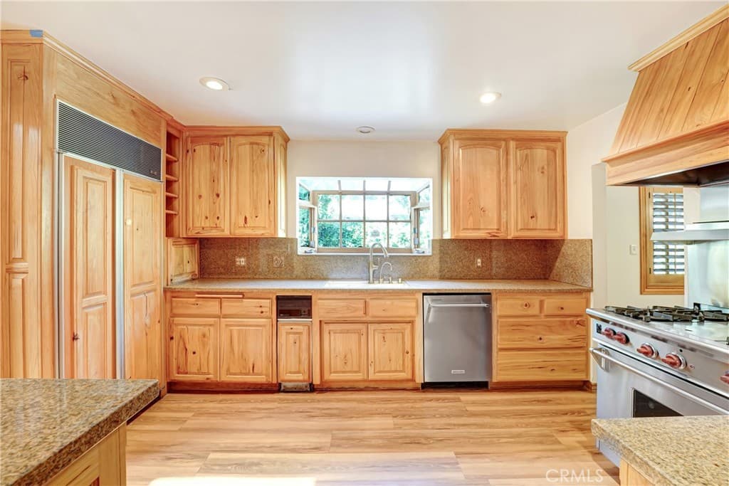 Home at 440 Manzanita Avenue, Sierra Madre — photo 6 of 12