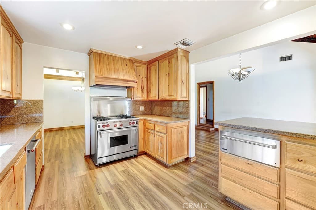 Home at 440 Manzanita Avenue, Sierra Madre — photo 7 of 12