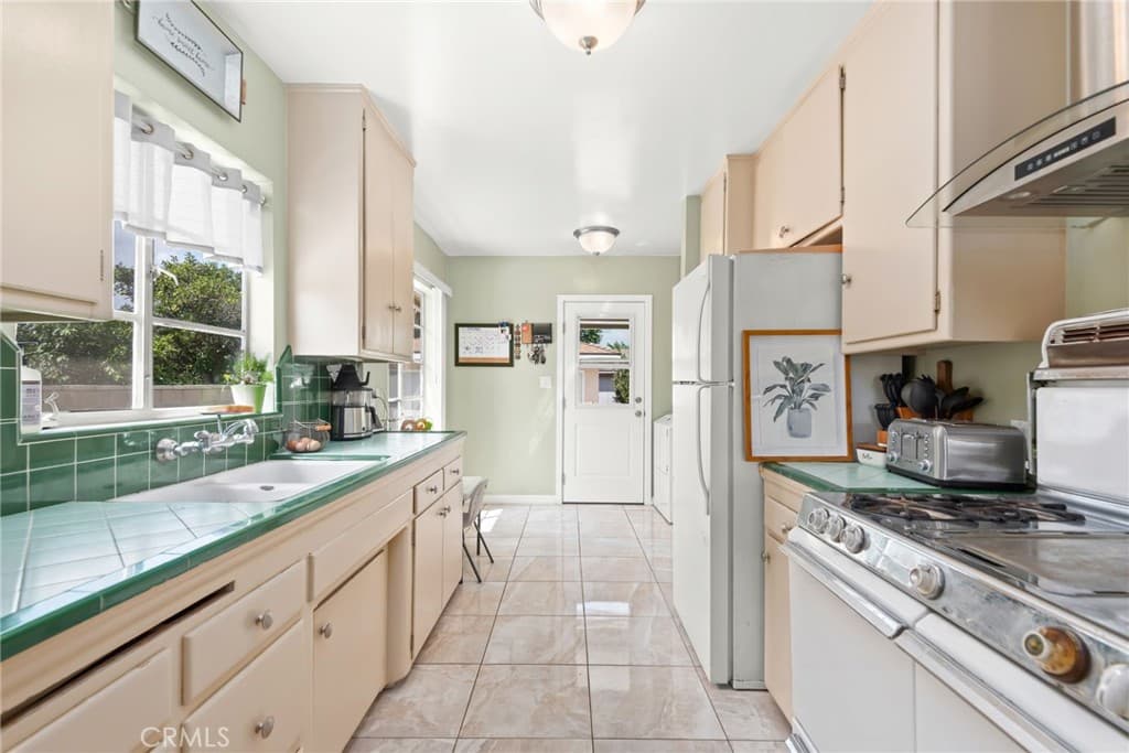 Home at 2507 Lincoln Avenue, Duarte — photo 11 of 12