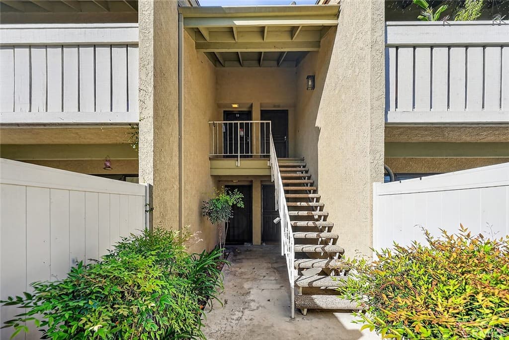 Condo at 10 Country Mile Road, Pomona — photo 4 of 12