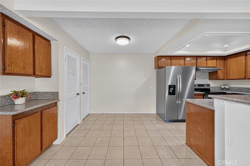 Condo at 10 Country Mile Road, Pomona — photo 9 of 12