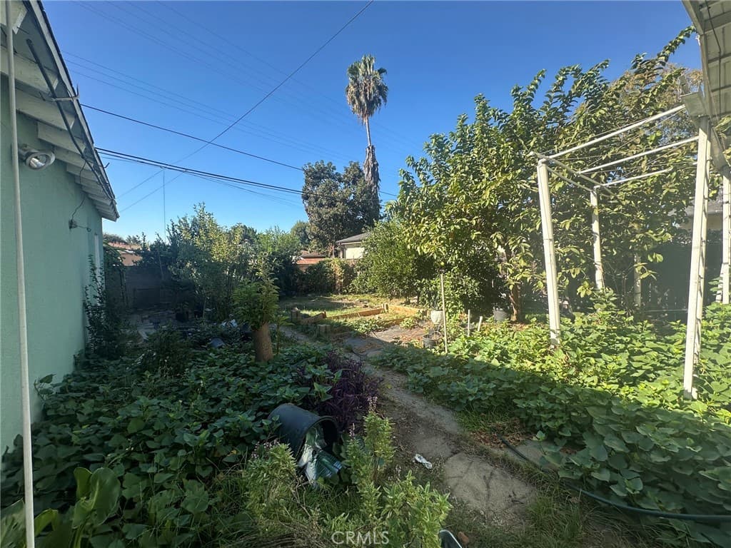 Home at 332 Maydee, Monrovia — photo 7 of 7