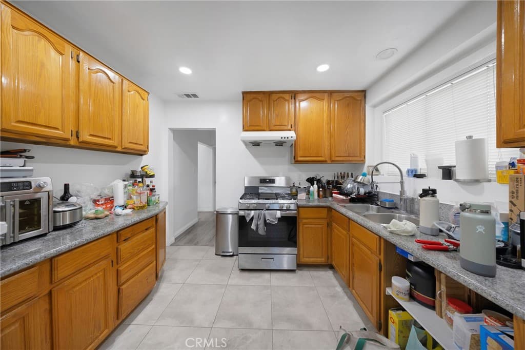 Home at 11427 Mulhall, El Monte — photo 7 of 12