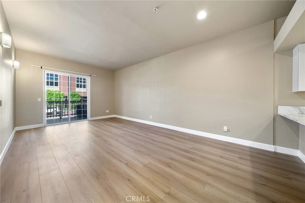 Condo at 132 W Lemon Avenue A, Monrovia — photo 4 of 12