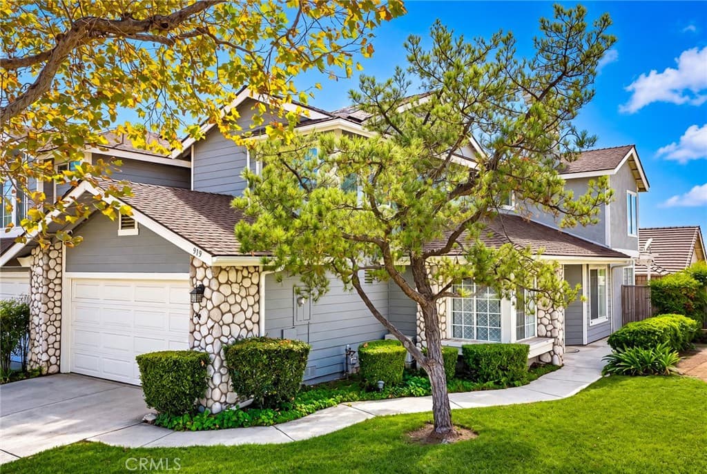 Townhouse at 919 Bidwell, San Dimas — photo 1 of 12