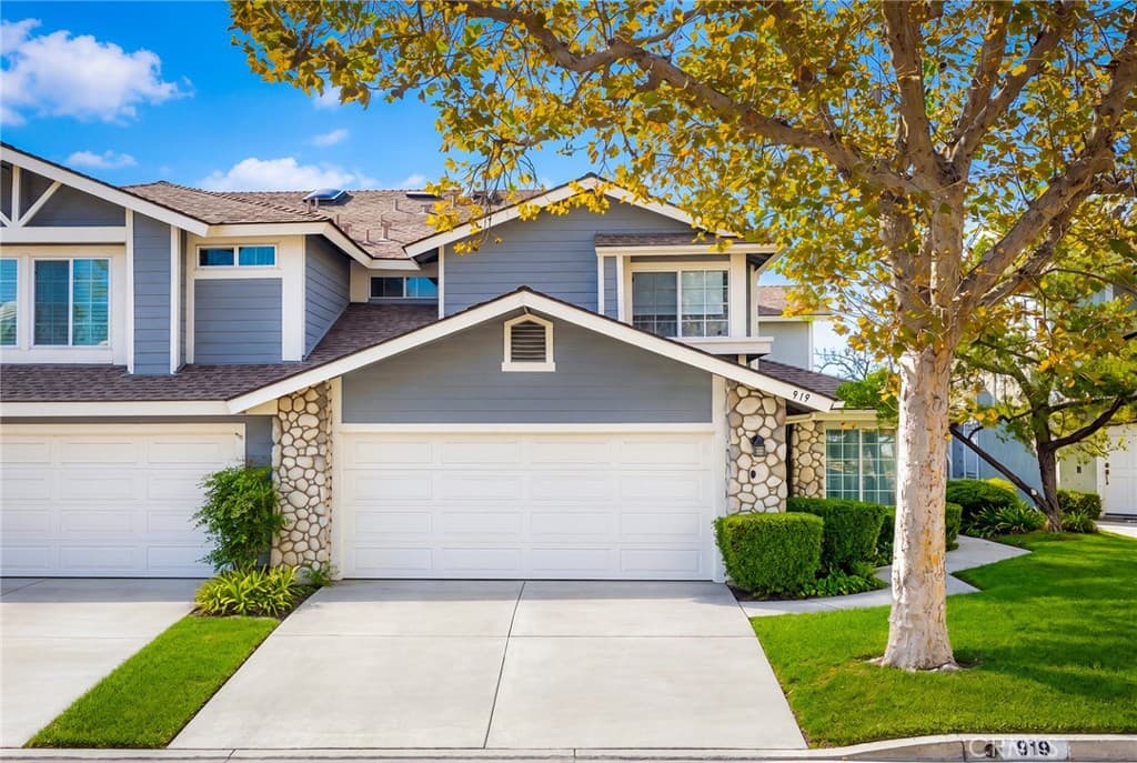 Townhouse at 919 Bidwell, San Dimas — photo 2 of 12