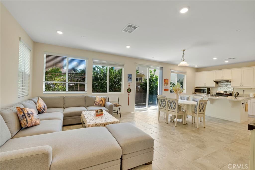 Condo at 908 Werly, Pomona — photo 2 of 12