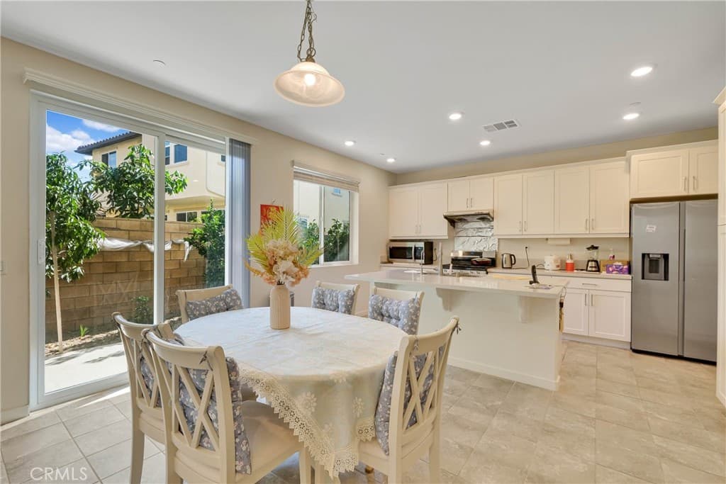 Condo at 908 Werly, Pomona — photo 4 of 12