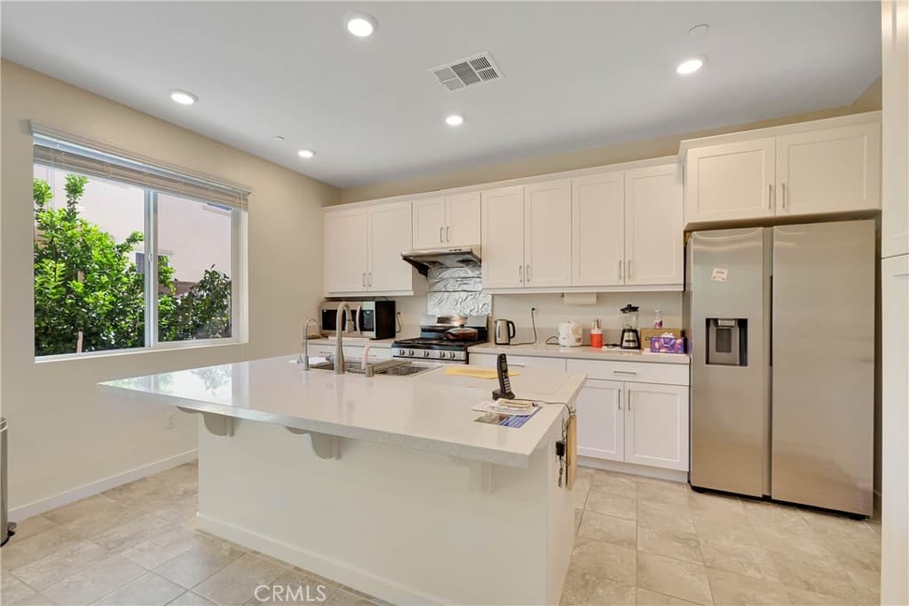 Condo at 908 Werly, Pomona — photo 5 of 12