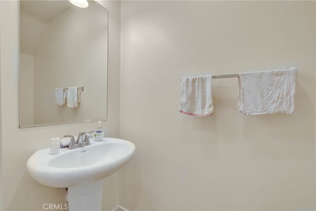 Condo at 908 Werly, Pomona — photo 7 of 12