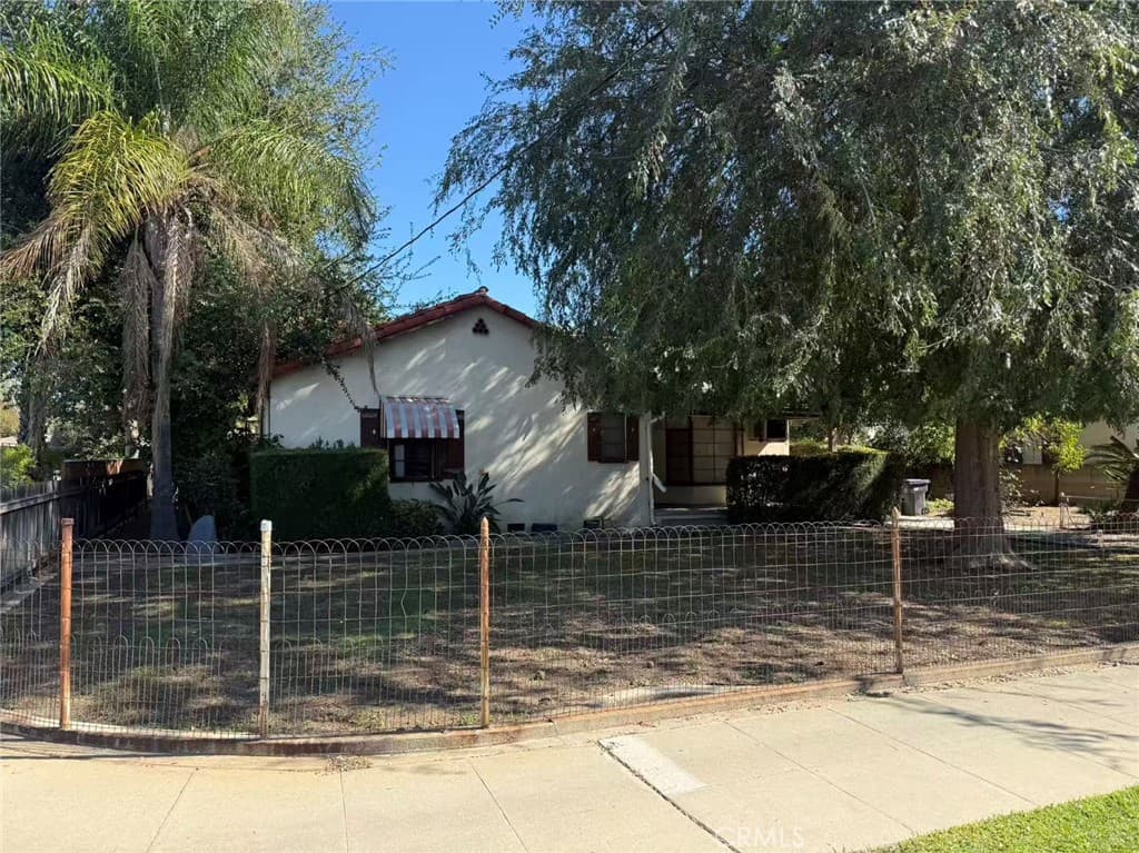 Home at 1510 S 4th, Arcadia — photo 2 of 3