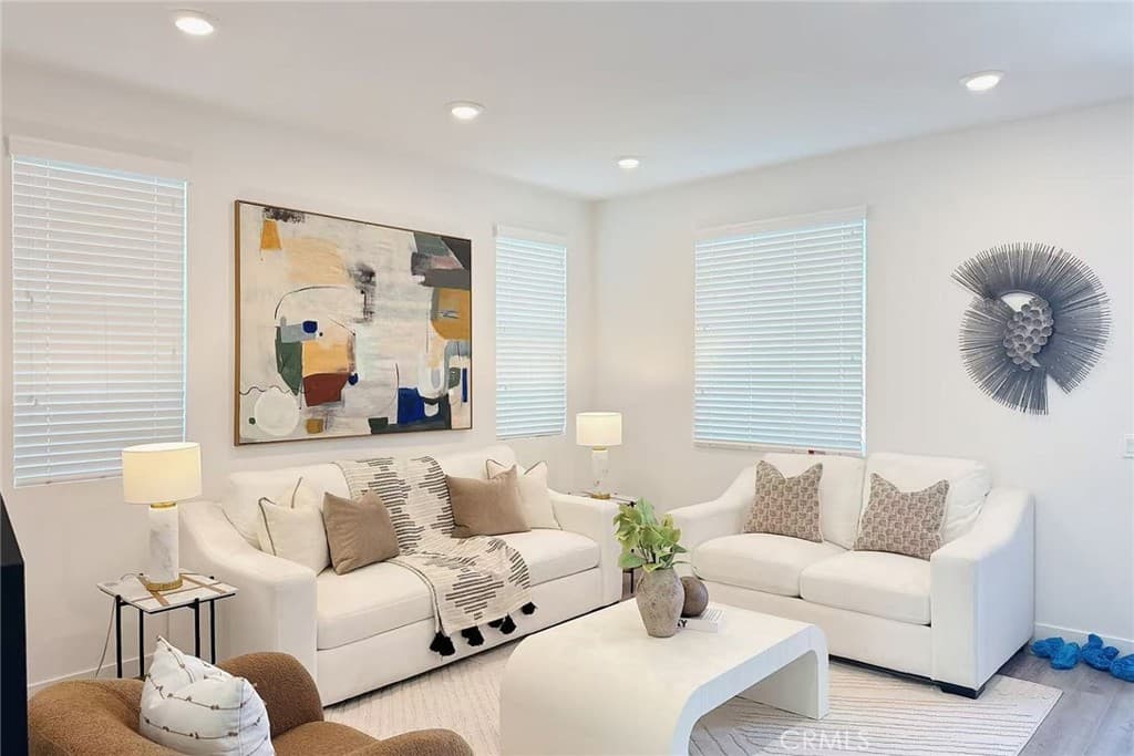 Townhouse at 13110 Dart St E, Baldwin Park — photo 2 of 12