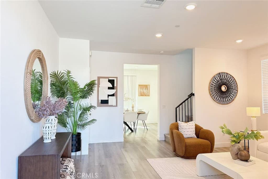 Townhouse at 13110 Dart St E, Baldwin Park — photo 4 of 12