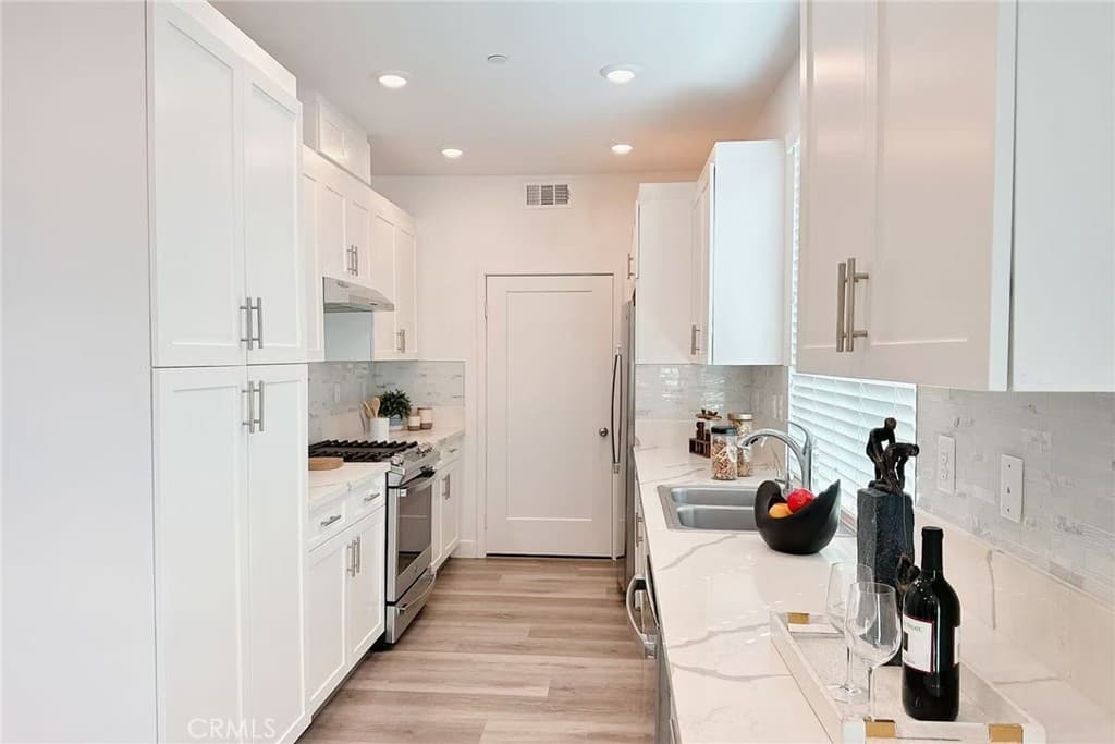 Townhouse at 13110 Dart St E, Baldwin Park — photo 7 of 12